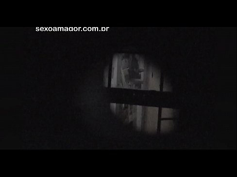 ❤️ Blondie, içi boş kərpiclərin arxasında gizlənmiş bir məhəllə voyeur tərəfindən gizli şəkildə videoya çəkilir ️ Sikiş videosu bizdə ❌❤